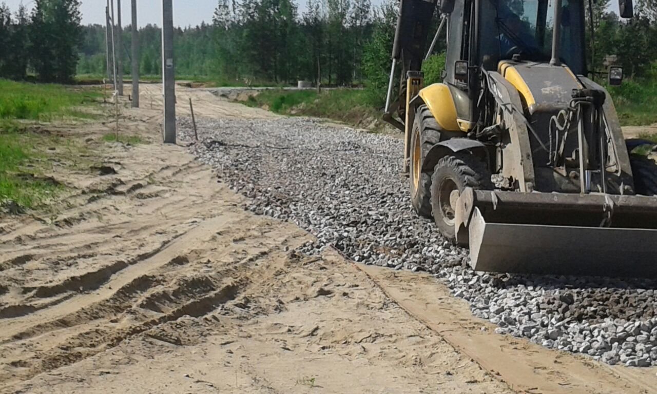 Профилирование полотна. Гравий для подсыпок. Гравийная подсыпка дороги. Отсыпка дороги щебнем. Отсыпка дороги ПГС.