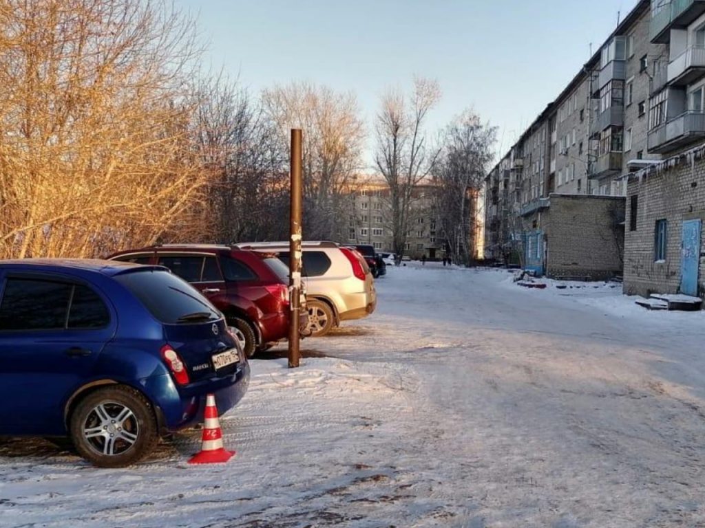 Водителя многотонника зажало между машинами в Барабинске -