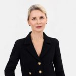 Акушер-гинеколог: «Грудное вскармливание, вопреки мифам, не портит форму груди»