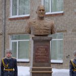 Андрей Травников почтил память первого дважды Героя России – выпускника НВВКУ