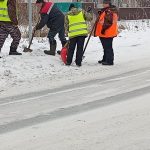 В Барабинске продолжается плановая уборка снега