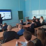 Инспекторы разобрали с детьми «дорожные ловушки»