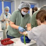 300 тысяч жителей обследуют медики в этом году на производстве и в учебных заведениях