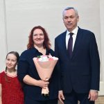 Пятнадцать жительниц Новосибирской области получили награду «За материнскую доблесть»