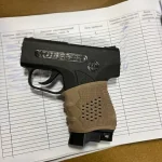 Барабинец пришел в суд с пистолетом