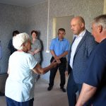 Глава района вручил ключи погорельцам из поселка Красный Яр