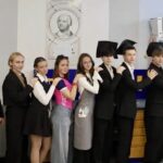 В школе № 93 посвятили семиклассников в научную семью